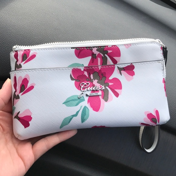 Guess Handbags - Guess Wristlet NWOT